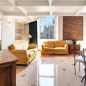 https://duomo-cathedral-view-luxury-apartment.it-lombardy.com