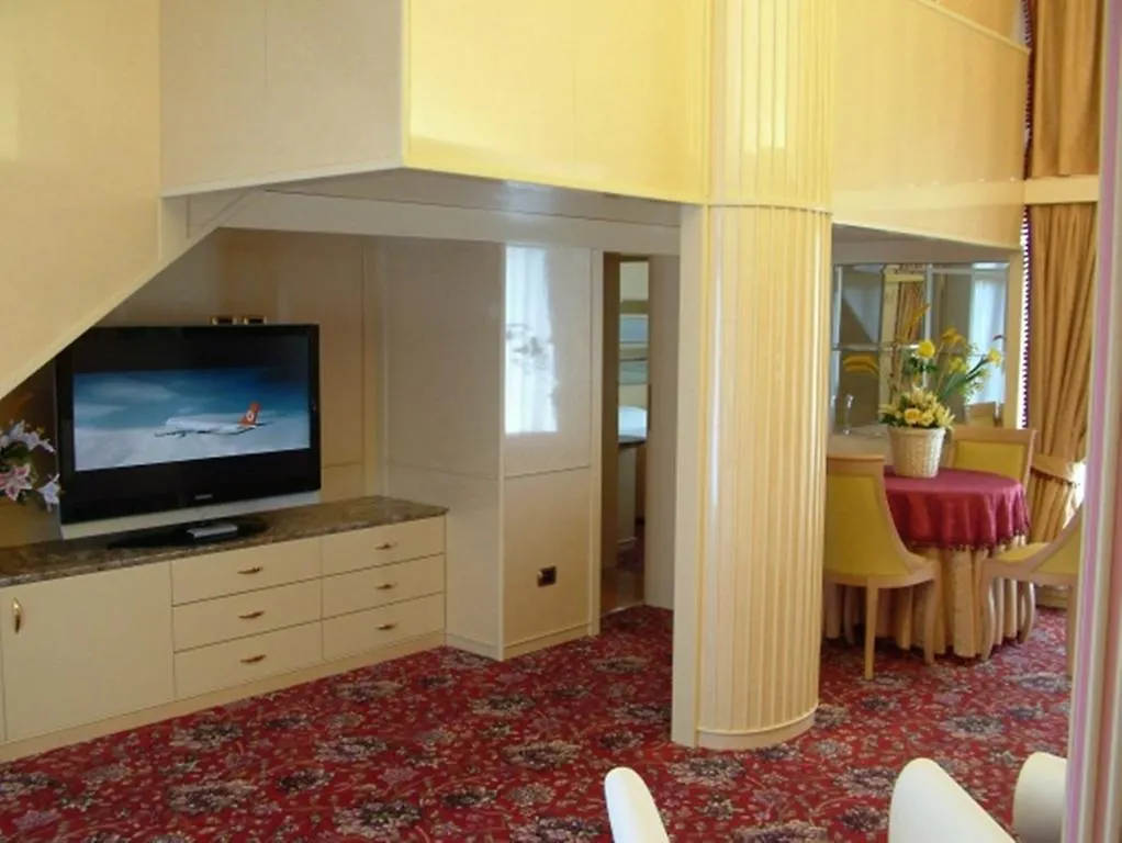 Hotel Wagner Milano 4*,  İtalya